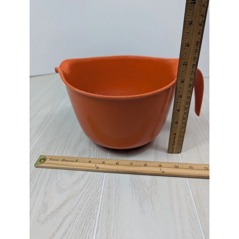 Rubbermaid vintage orange 2663 Mix Grip 12C mixing batter bowl pour pitcher USED